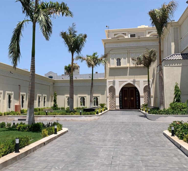 Muslim world league / Outer Courtyard and Main Building Entrance – Jeddah