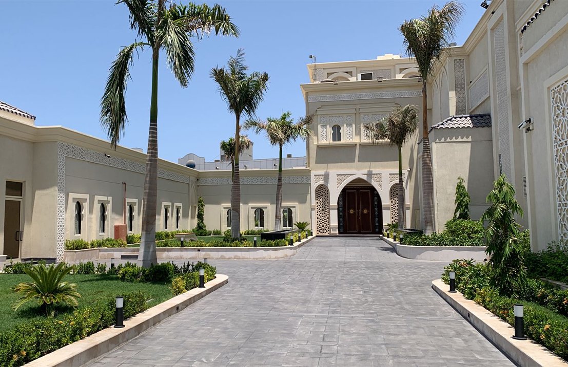 Muslim world league / Outer Courtyard and Main Building Entrance – Jeddah