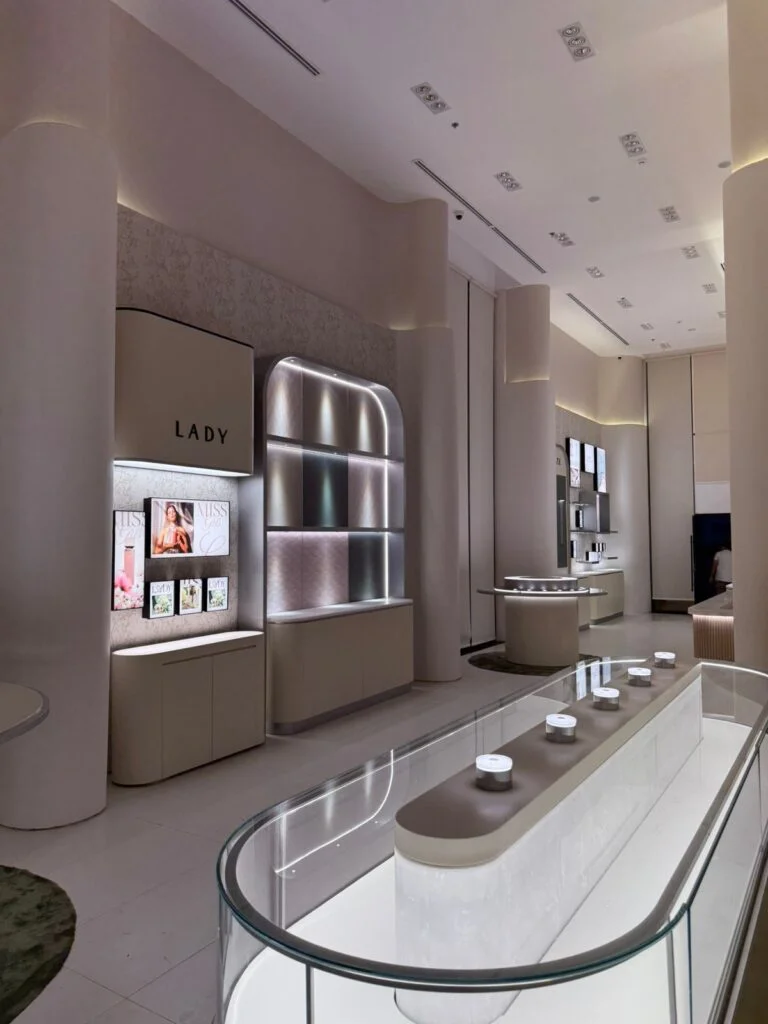 تنفيذ و تجهيز محل تجاري عساف من شركه مقاولات